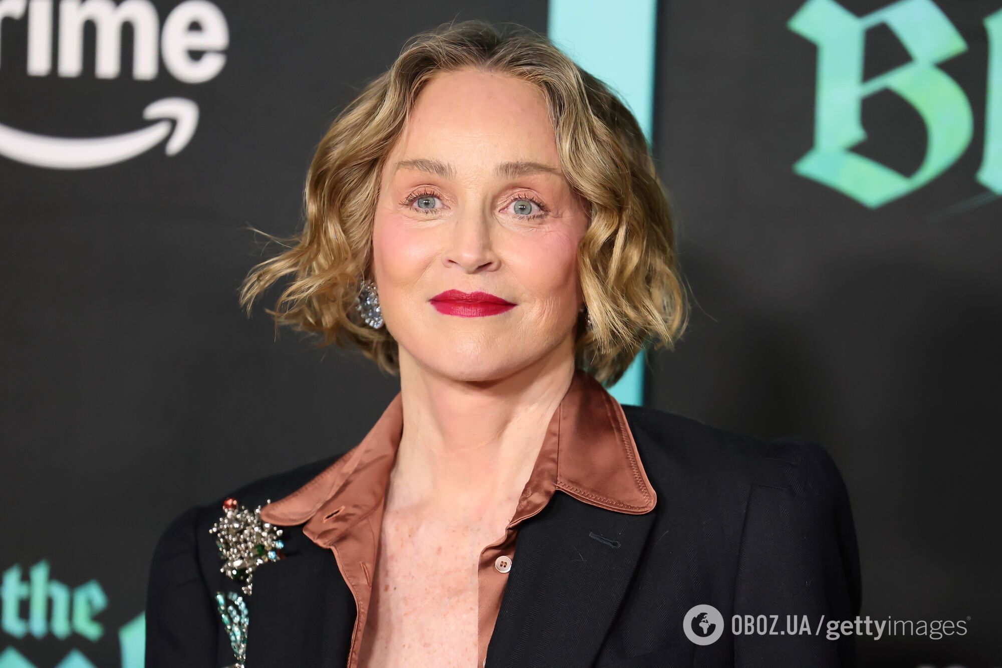 67-летняя Шэрон Стоун, которая призвала не бояться морщин, поразила помолодевшим видом на красной дорожке. Фото