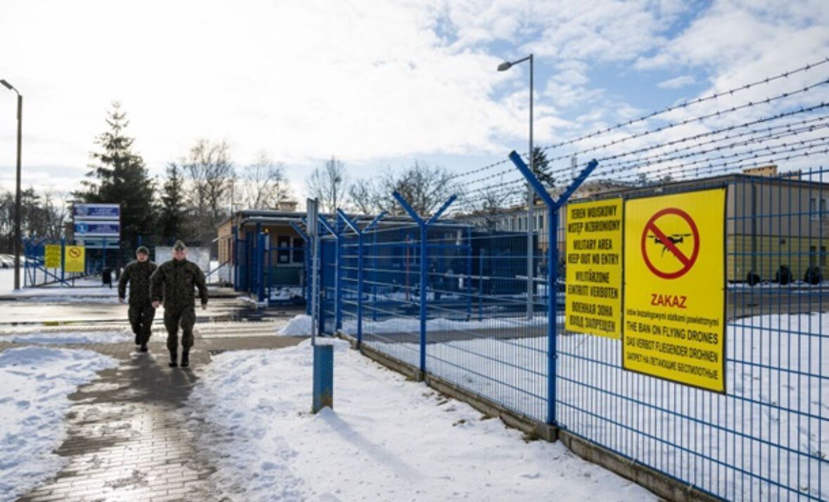 Польща заборонила в’їзд на військові об’єкти на авто, виготовлених в Китаї: у чому причина