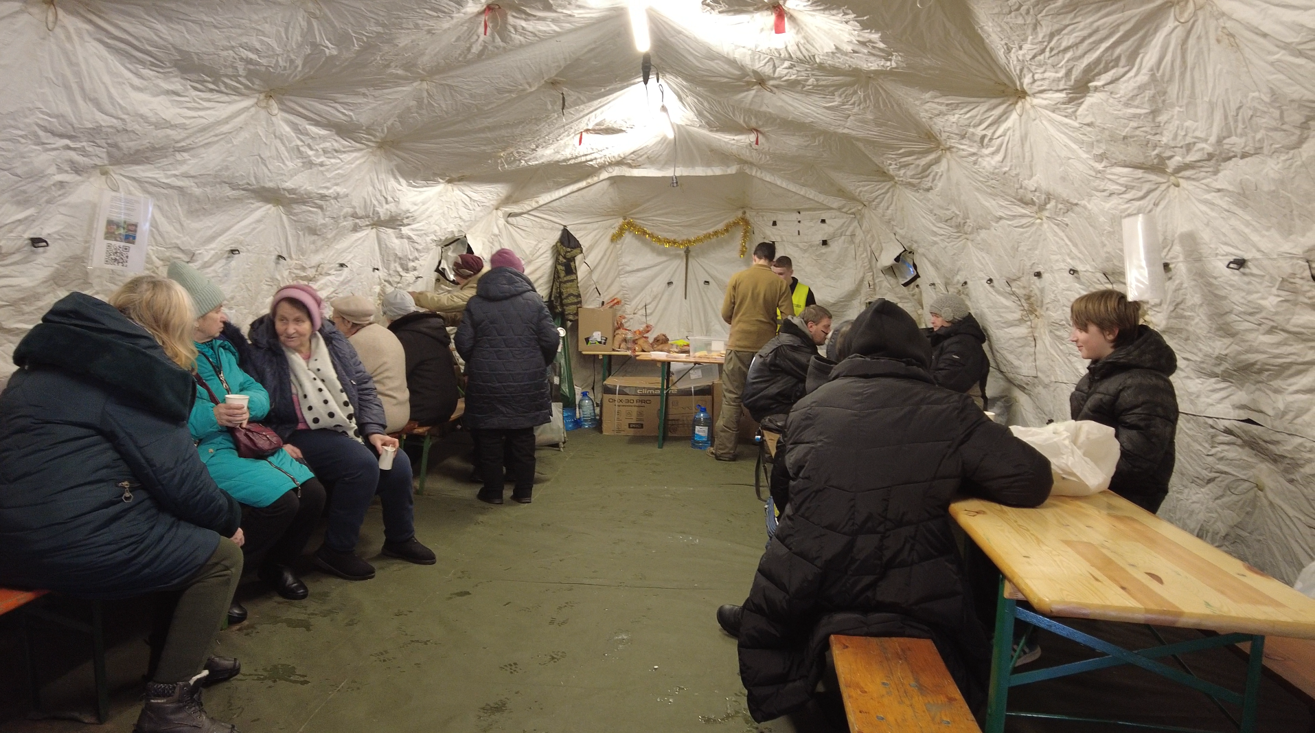 ''Мы объединяем два мира'': Третий армейский корпус продолжает обогревать и кормить киевлян