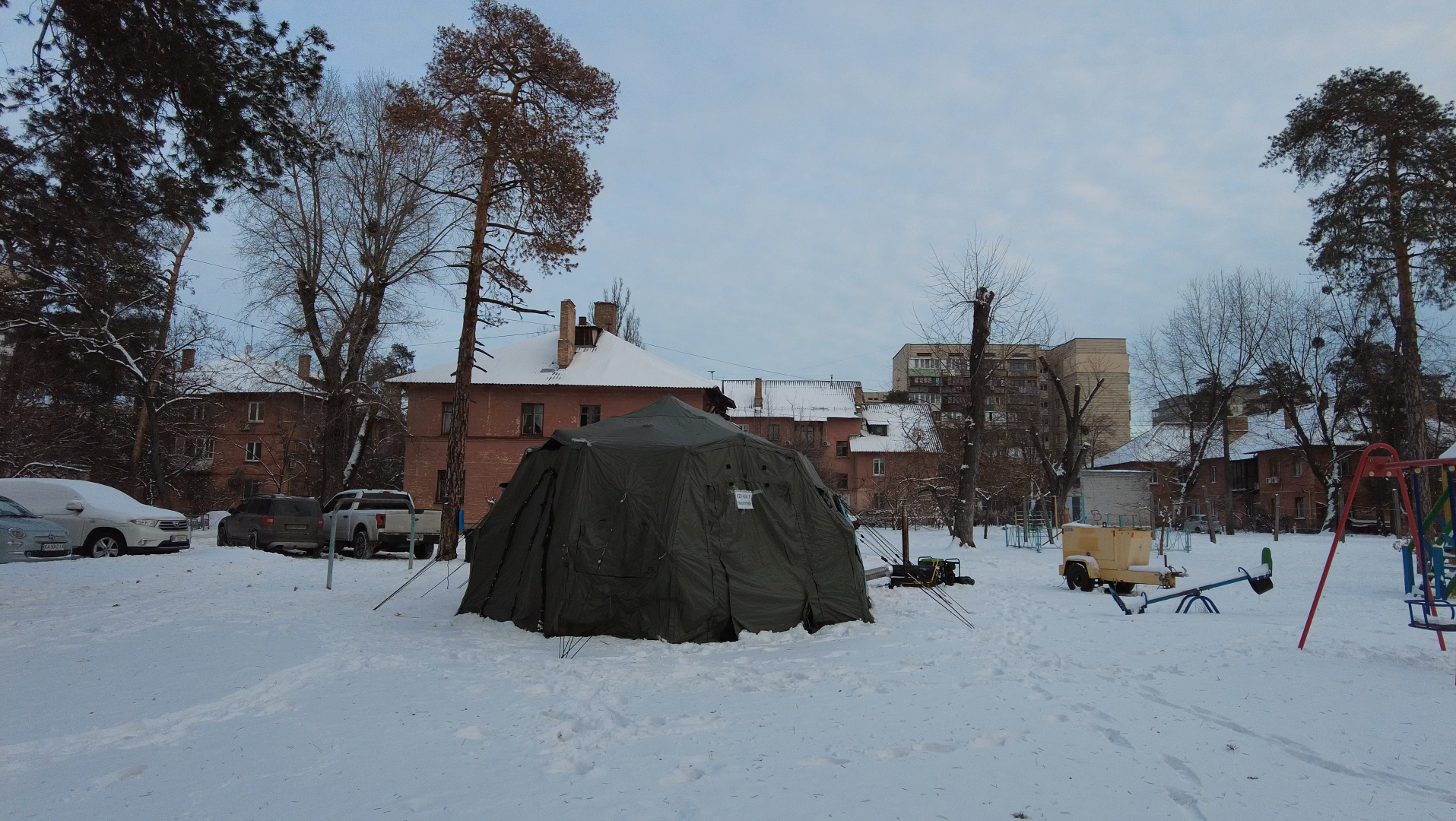 ''Мы объединяем два мира'': Третий армейский корпус продолжает обогревать и кормить киевлян