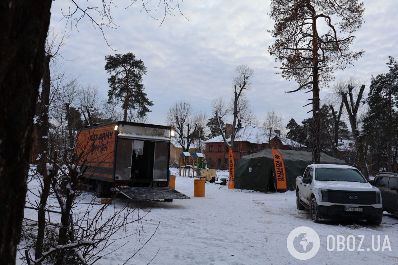 ''Мы объединяем два мира'': Третий армейский корпус продолжает обогревать и кормить киевлян