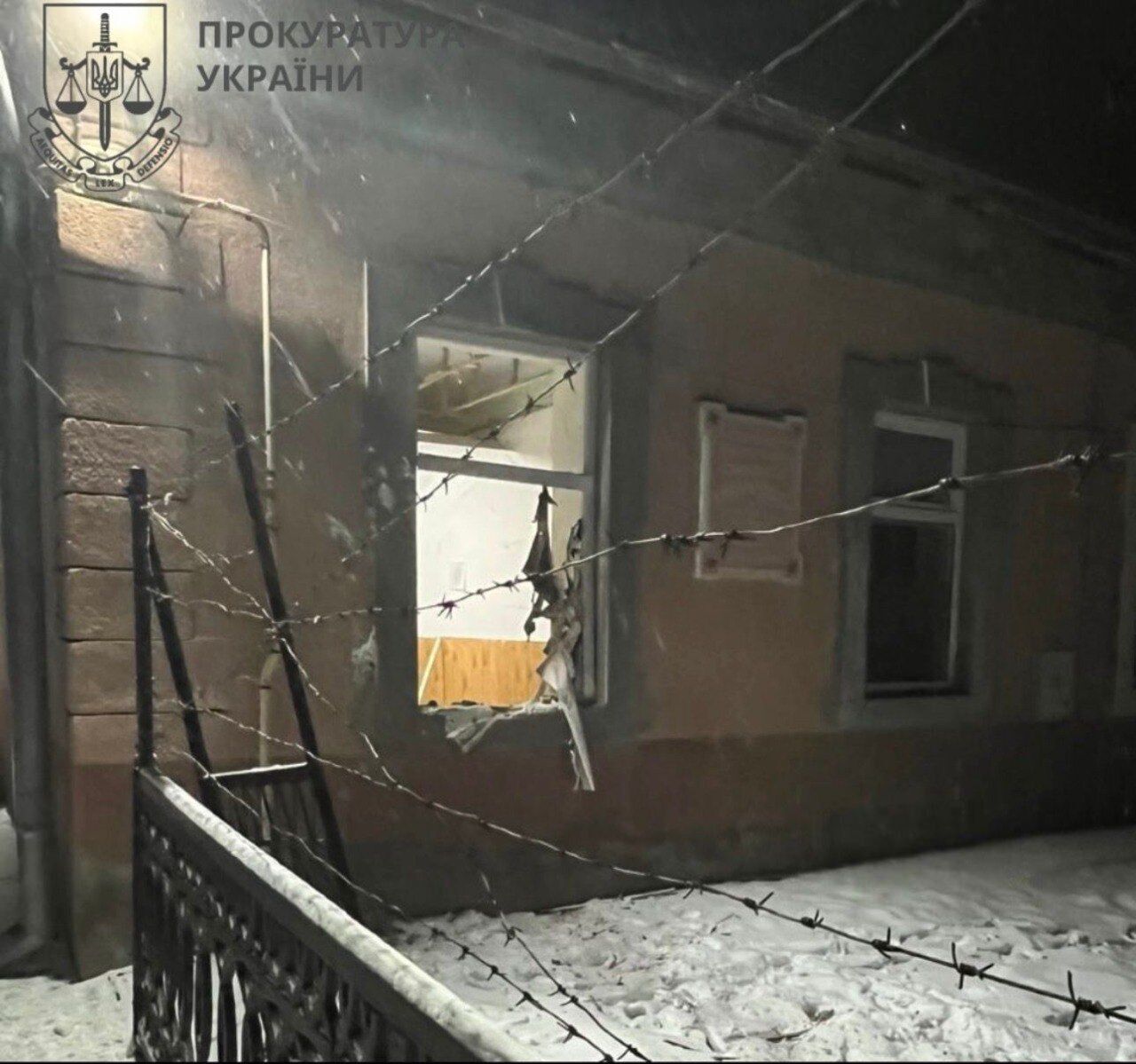 Вылетели стекла: в помещении ТЦК в Коломые произошел взрыв, инцидент расследуют как теракт. Фото