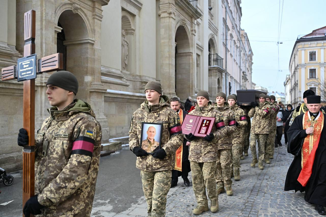 Проривався на "Азовсталь": у Львові попрощались з Героєм України, який захищав небо від дронів. Фото