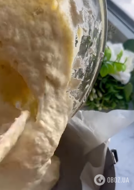 Шарлотка, як пух: приготуйте смачну випічку з тіста на кефірі