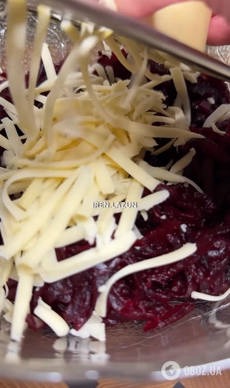 Смачний буряковий салат із часником та сиром: чим заправити