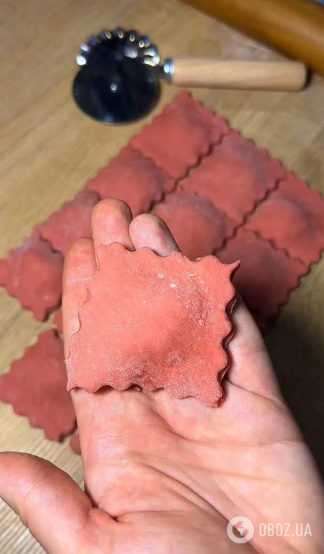 Розовые равиоли, которые точно понравятся детям: чем покрасить тесто