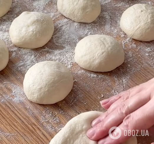 Ситні смажені пиріжки на сковороді: ділимося легким рецептом страви