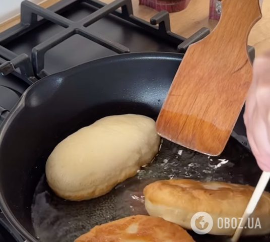 Ситні смажені пиріжки на сковороді: ділимося легким рецептом страви