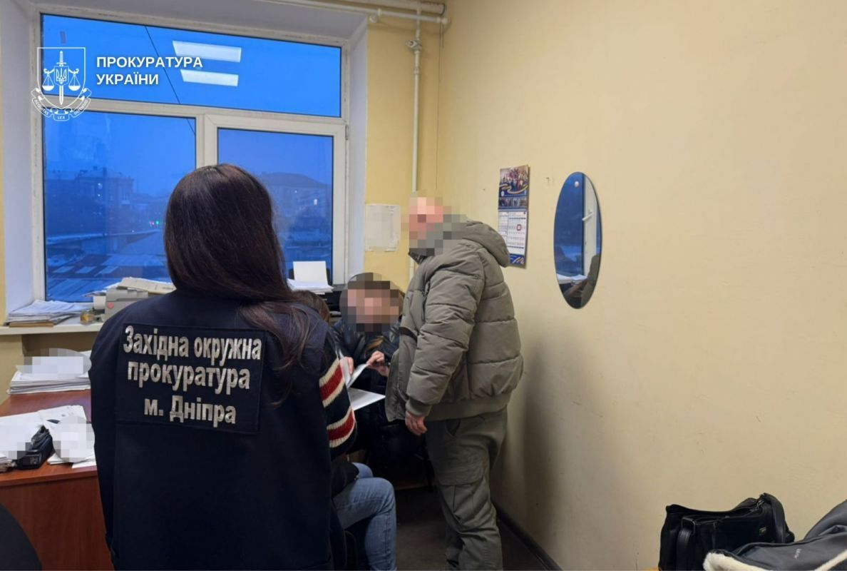 В Днепре врачи вместо травмированной прооперировали здоровую руку 8-летнего мальчика: им сообщили о подозрении