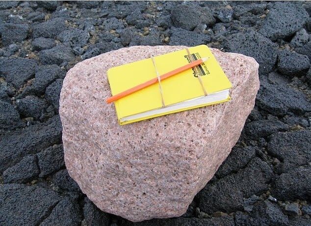 В Антарктиде нашли странные розовые камни: ученым удалось раскрыть их тайну