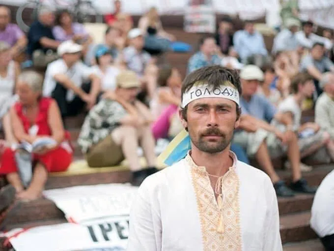 12 лет назад Украинская Революция переросла в национально-освободительную войну, которая продолжается до сих пор