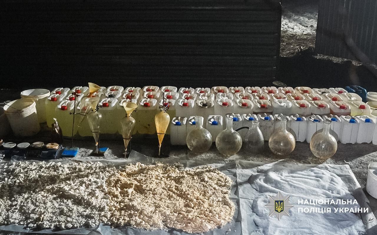 Вилучено "товар" вартістю  400 млн грн: в Україні викрили масштабний наркобізнес, проведено сотні обшуків. Подробиці, фото та відео