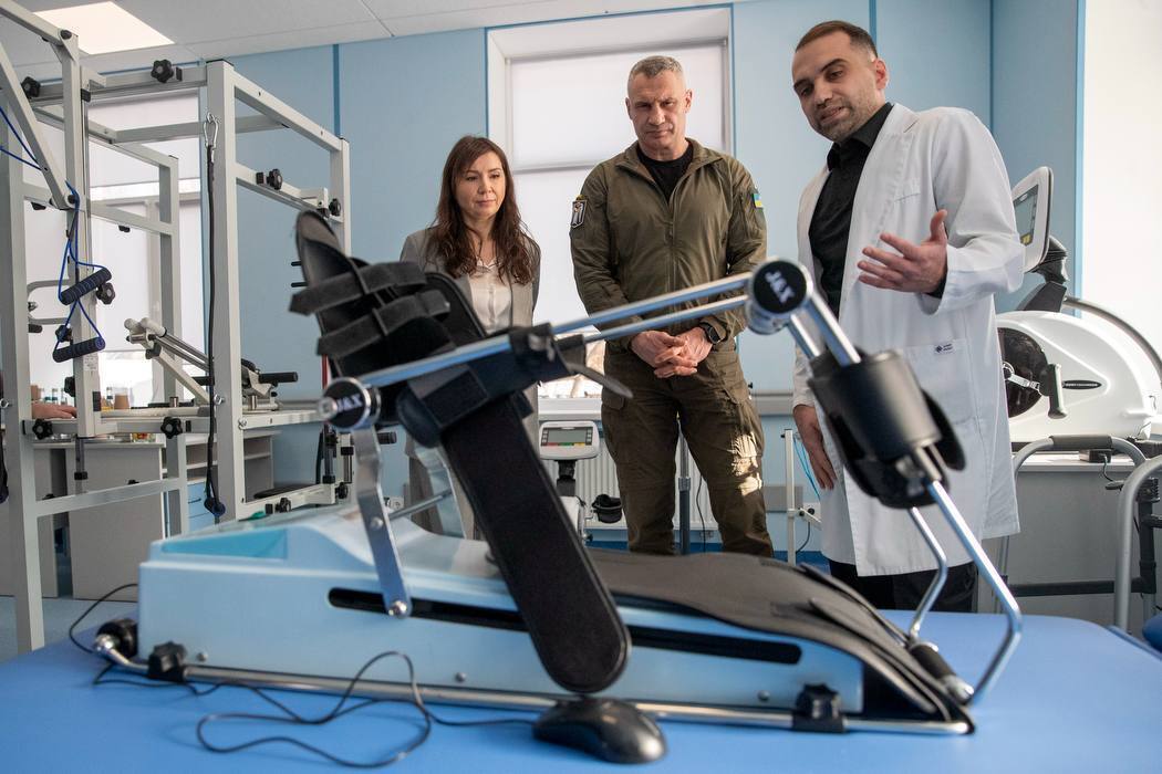 Уже принимают первых пациентов: после реконструкции в киевской больнице открыли два новых отделения