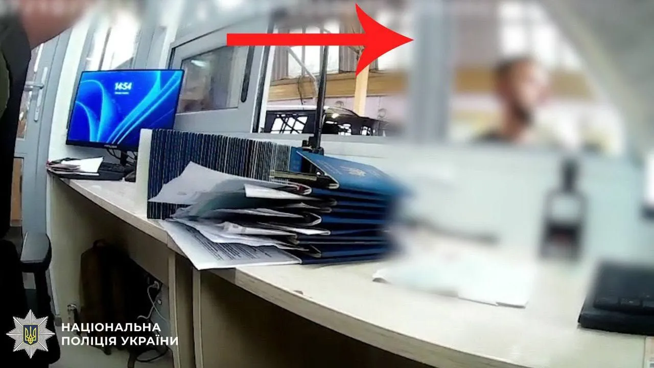 Поліцейські Києва повернули матері трирічну доньку, яку батько викрав і вивіз за кордон. Подробиці, фото та відео