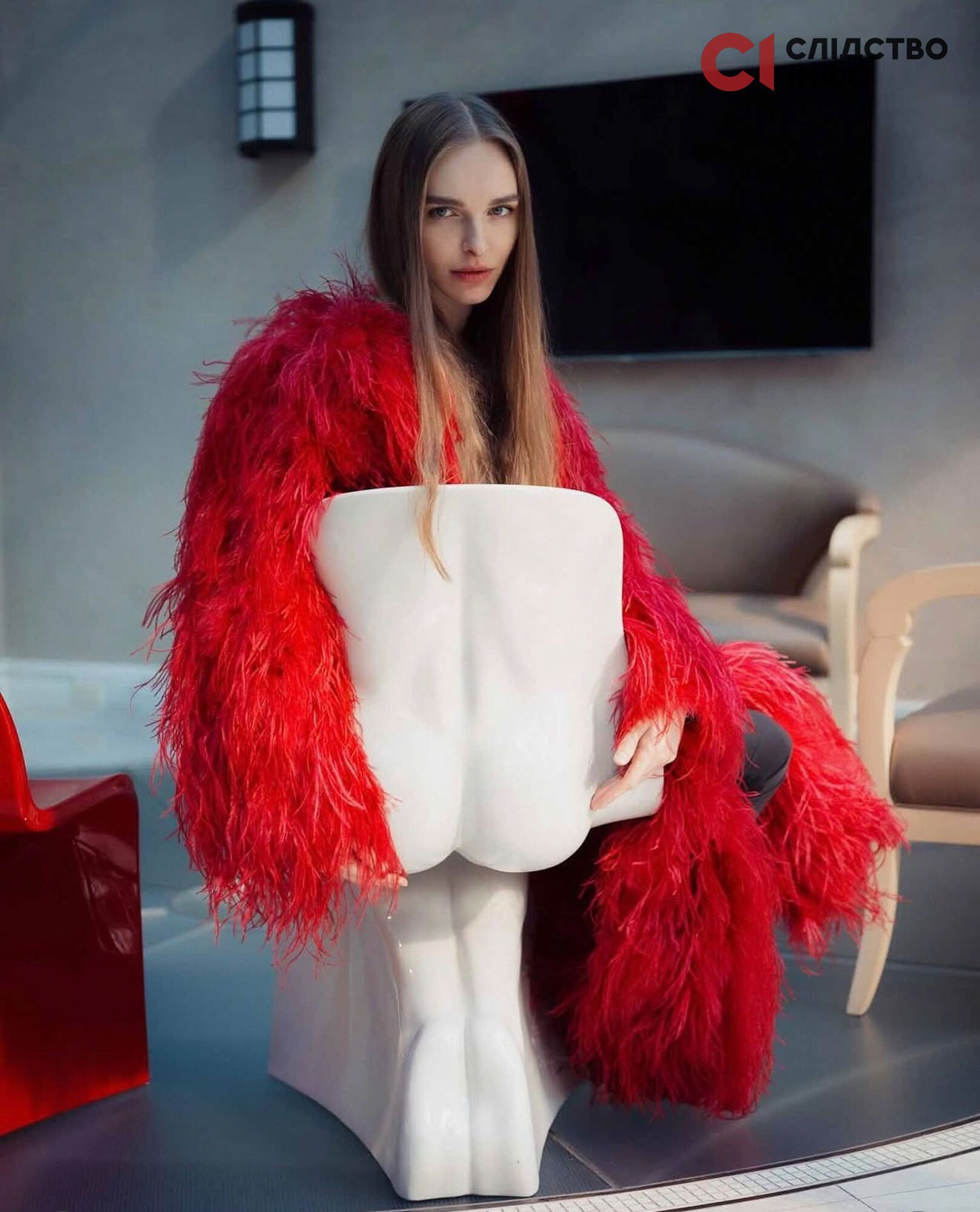 Оплата навчання, MacBook і не тільки: як українка шукала дівчат для Джеффрі Епштейна і що за це отримала. Відео