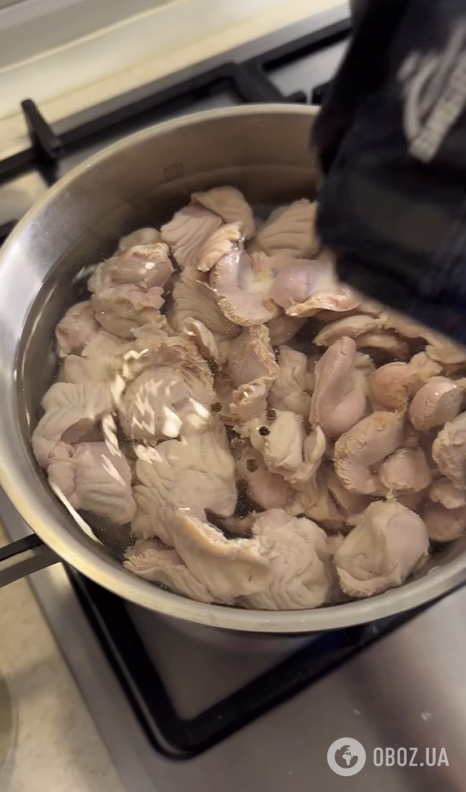 Тушковані шлуночки у сметані: смачно приготувати до картопляного пюре