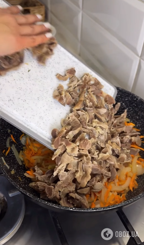 Тушковані шлуночки у сметані: смачно приготувати до картопляного пюре