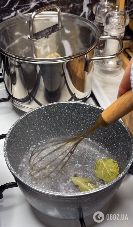 Как вкусно замариновать лук к шашлыку и салатам: горчить не будет