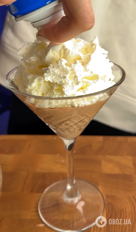 Нежный шоколадный десерт в стакане: выпекать не придется