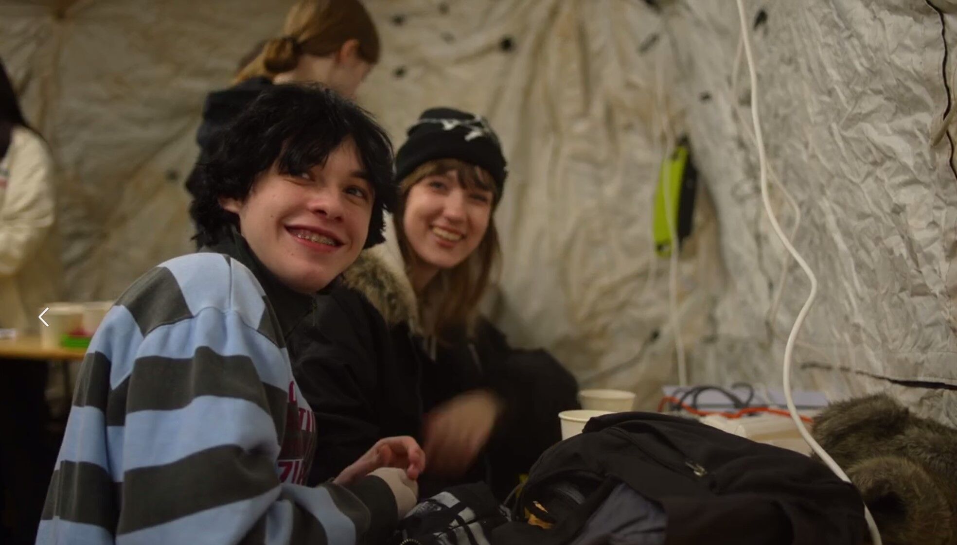 "Тут дуже смачно, тепло та весело":  кияни поділились враженнями від роботи теплопунктів Трійки. Відео