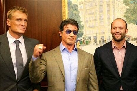 Сеть ошеломили архивные фото Стейтема и Сталлоне в Киеве: некоторые заподозрили вмешательство ИИ