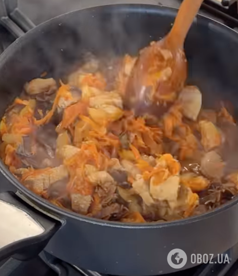 Тушкована капуста з оригінальним інгредієнтом: найпростіший рецепт