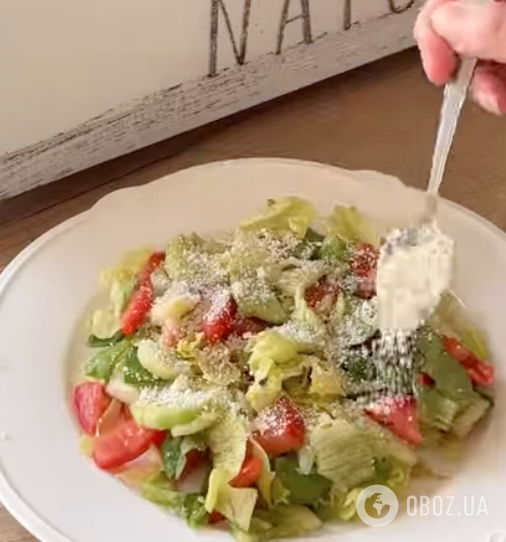 Салат а-ля "Цезарь": рецепт очень вкусного блюда для праздничного стола за 10 минут