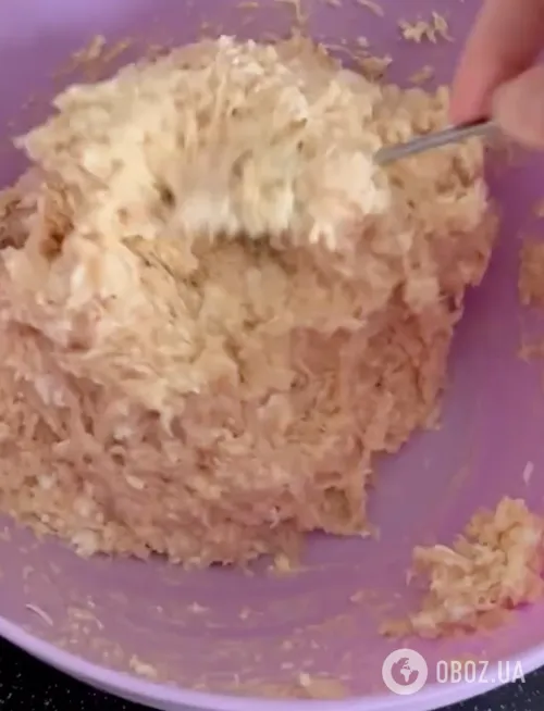 Сочные куриные котлеты с сыром и вареными яйцами: делимся рецептом оригинального блюда