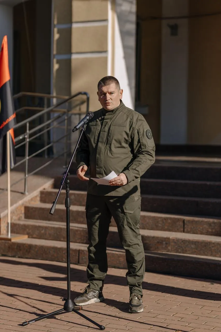 Знайшов понад 600 тисяч доларів у гаражі померлої бабусі: голова Держекоінспекції пояснив свої статки