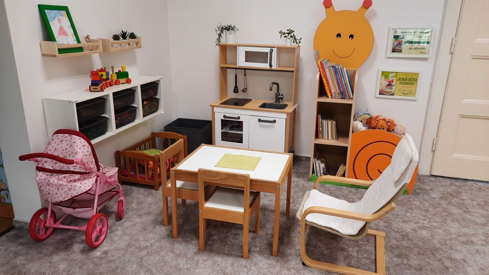 Детсады работают с 06:00, детей воспитывают свободными, а за хорошее поведение дают конфету. Интервью с украинкой о дошкольном образовании в Чехии