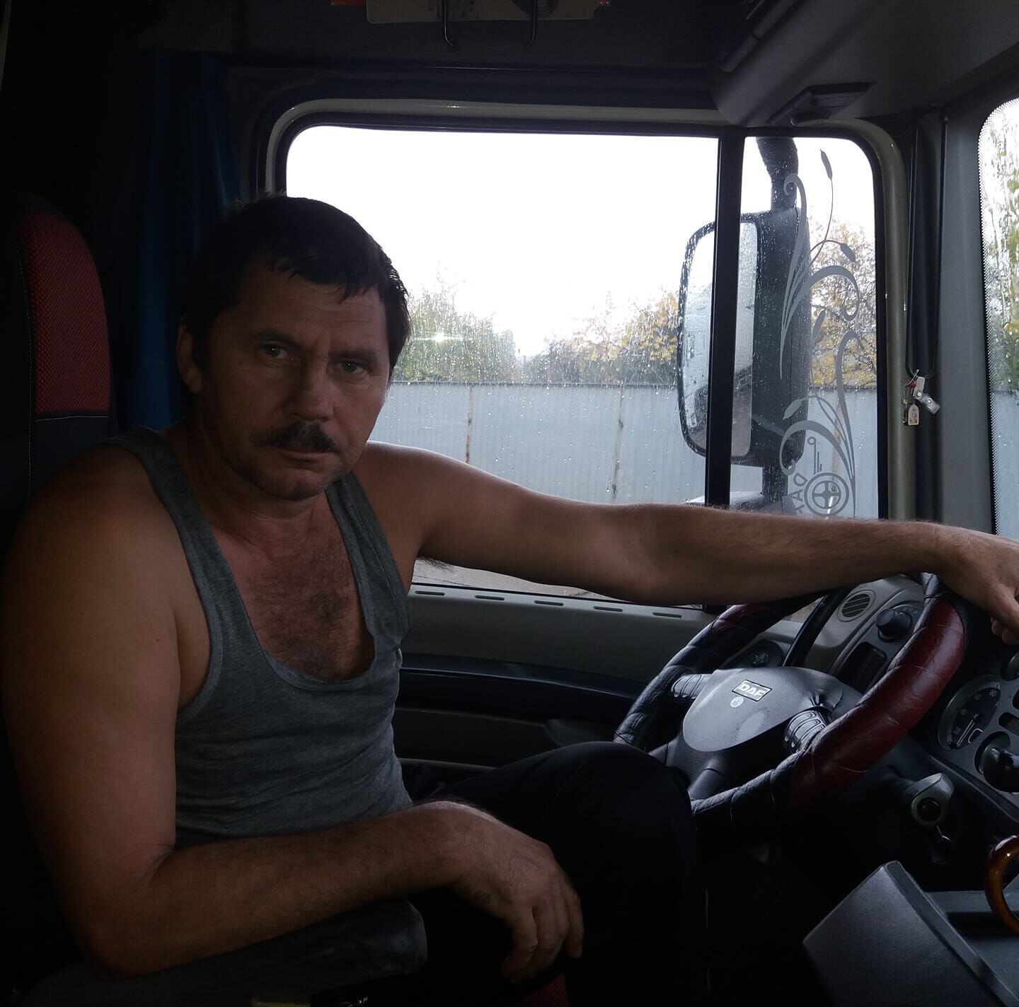 Переїхали до Дніпра, щоб врятуватися від обстрілів: від російського дрона загинуло подружжя разом зі своїми кішками й собаками