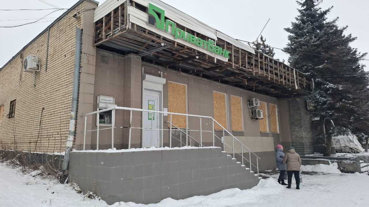ПриватБанк закрыл отделение в одном из городов Донецкой области: в чем причина