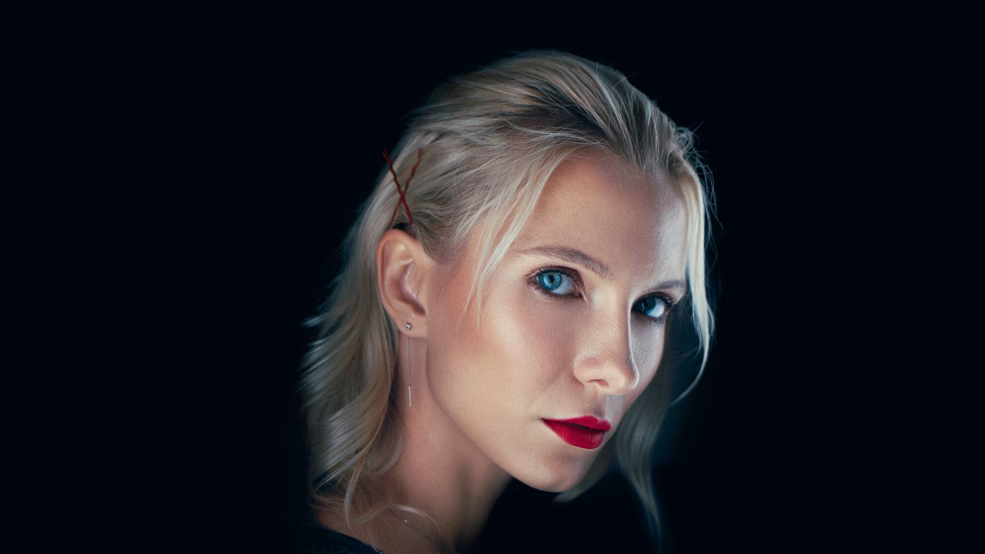 Як зробити очі візуально більшими: секрети макіяжу, які працюють