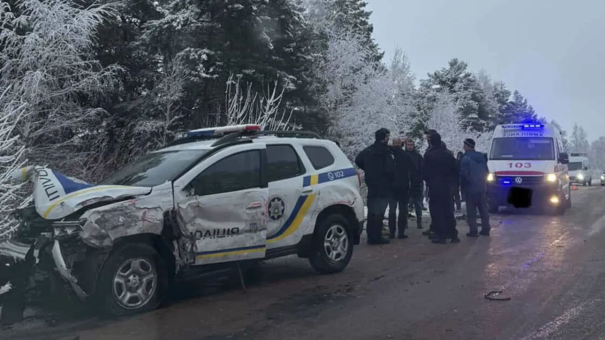 На Прикарпатті п'яний поліцейський влаштував ДТП на службовому авто: що вирішив суд. Фото