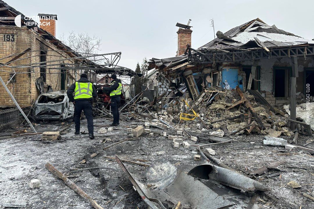 Оккупанты ударили по Черкассам и области: произошли пожары, пострадали четыре человека. Фото