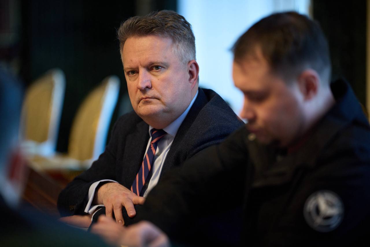 "Війну треба завершувати": Зеленський провів нараду з переговорною командою перед новим раундом тристоронніх зустрічей