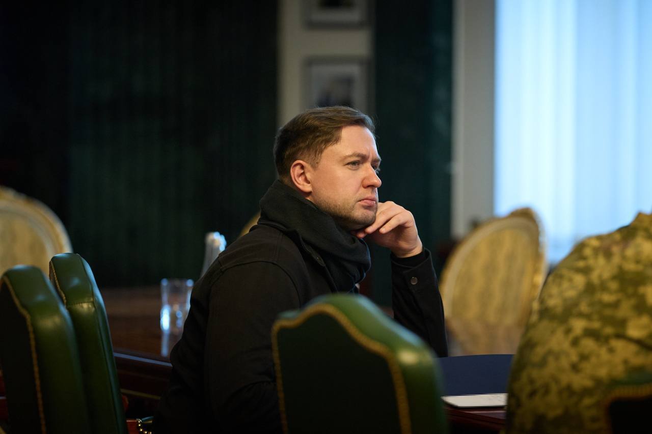 "Війну треба завершувати": Зеленський провів нараду з переговорною командою перед новим раундом тристоронніх зустрічей