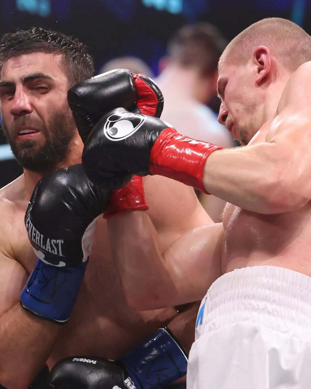 "Не согласен со счетом": знаменитый украинский боксер победил россиянина в США