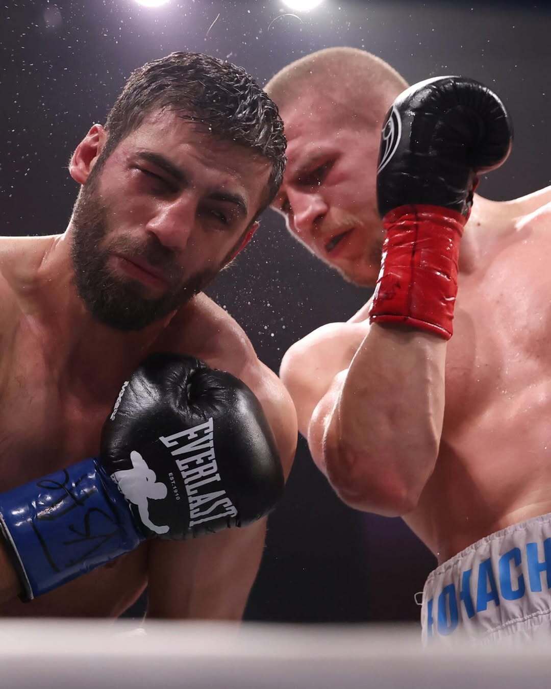 "Не согласен со счетом": знаменитый украинский боксер победил россиянина в США