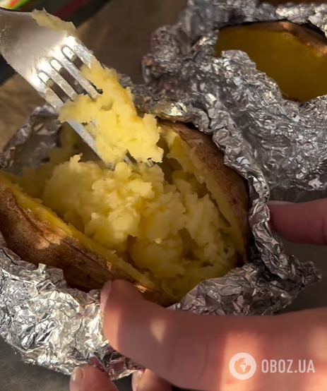 Запеченный картофель в кожуре с беконом и сыром: делимся трендовым рецептом