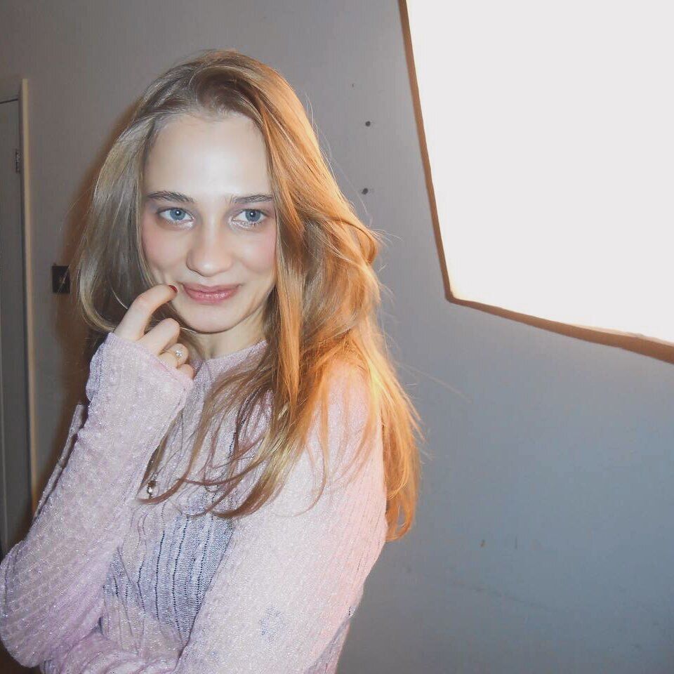 "Ты запорола дубль, давай еще раз". Украинка в Лондоне Карина Химчук – о съемках с Джорджем Клуни, хейте от украинцев в Каннах и папе на фронте