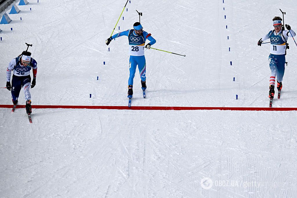 Біатлоністи раптово зупинилися перед фінішем і влаштували епічну зарубу на ОІ. Відео