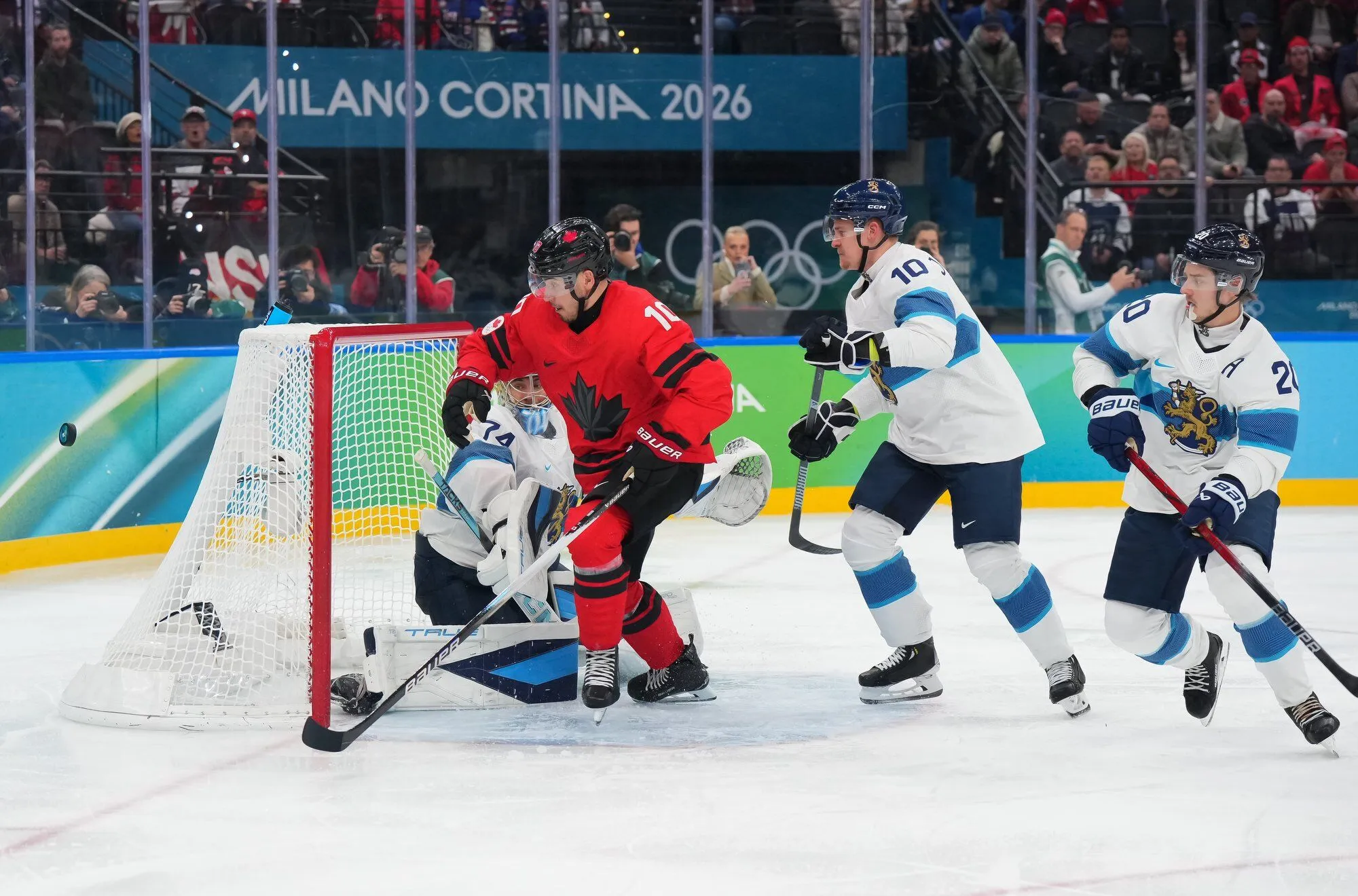 Канада пропустила гол спустя 2 секунды, совершила камбэк и вышла в хоккейный финал Олитмпиады-2026