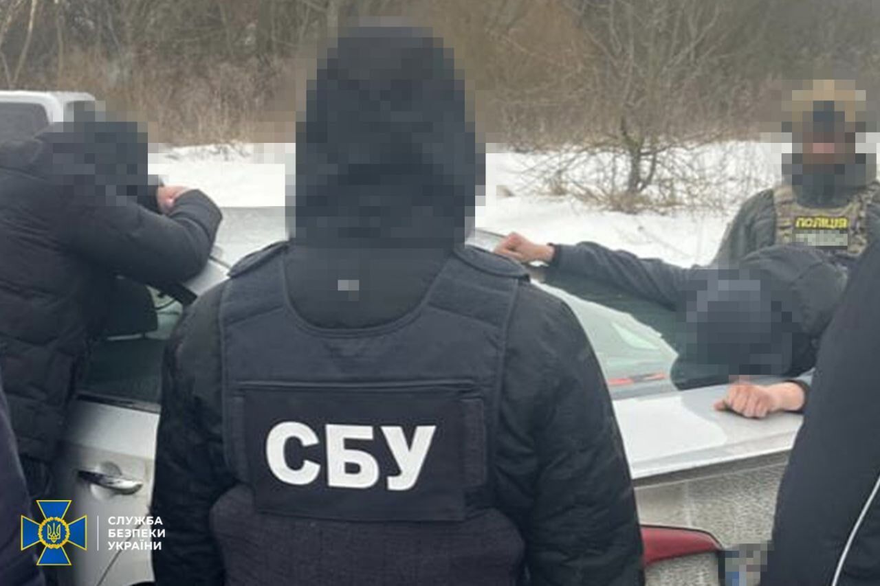 Помогали бежать за границу: СБУ и Нацполиция ликвидировали еще четыре "уклонистские схемы" в разных регионах. Фото