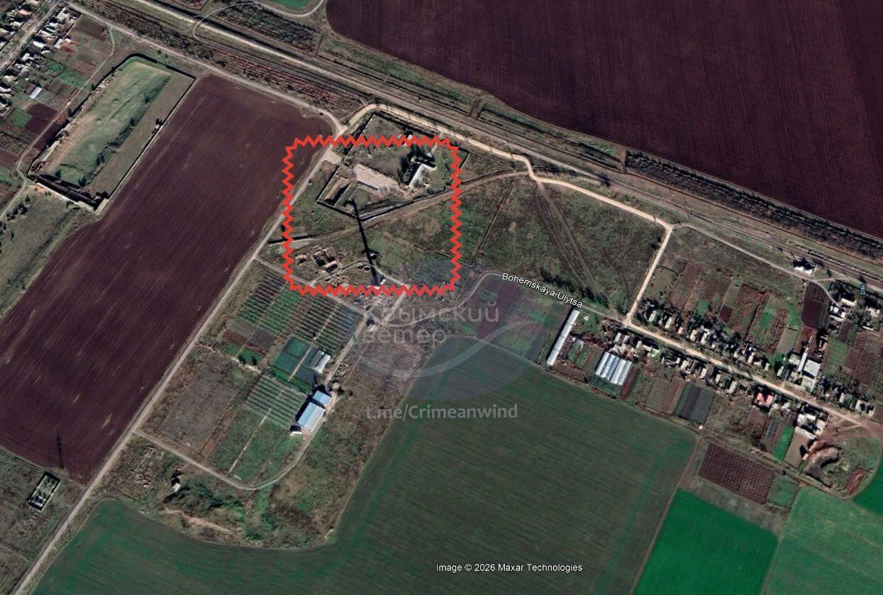 Під окупованим Джанкоєм після атаки БПЛА сталась потужна пожежа. Супутникові фото