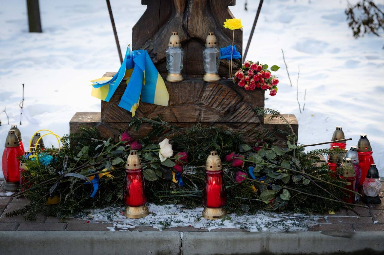 "Украинцы всегда защищают свое": Зеленский почтил память Героев Небесной Сотни. Фото