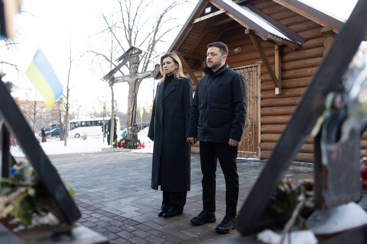 "Украинцы всегда защищают свое": Зеленский почтил память Героев Небесной Сотни. Фото