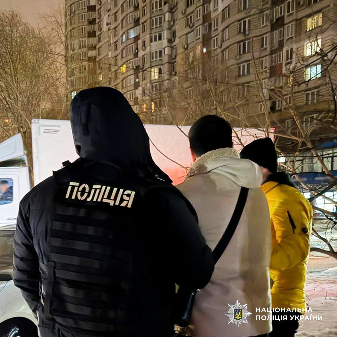 Предлагал уклонистам выехать из Украины в составе футбольной команды: в Киеве задержали организатора схемы. Фото