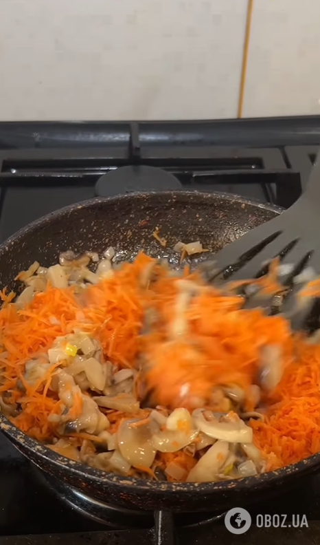 Соковиті курячі рулетики з грибною начинкою: як приготувати