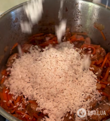 Соковитий рис з м'ясом і овочами: як смачно приготувати на вечерю